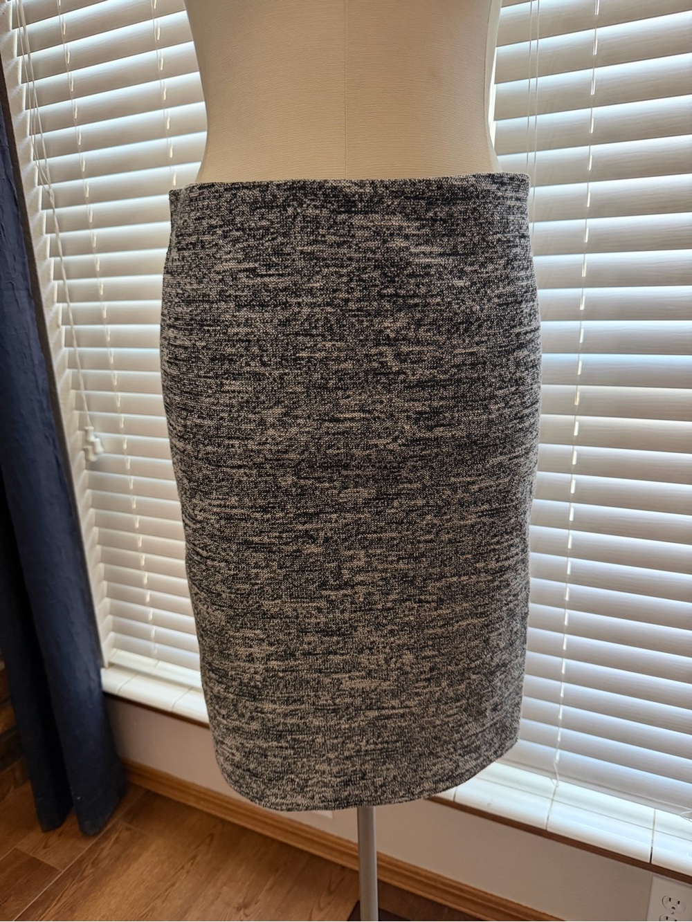 Ann Taylor Ladies 10 Black White Marled Knit Tweed Pencil Skirt Office Workwear